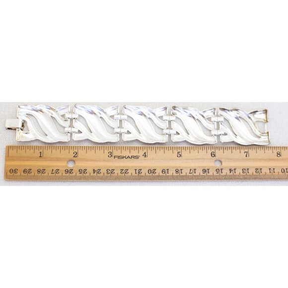 8 inch, Vintage Silver Tone Wavy Links Elegant Bracelet - A24 - Picture 3 of 3